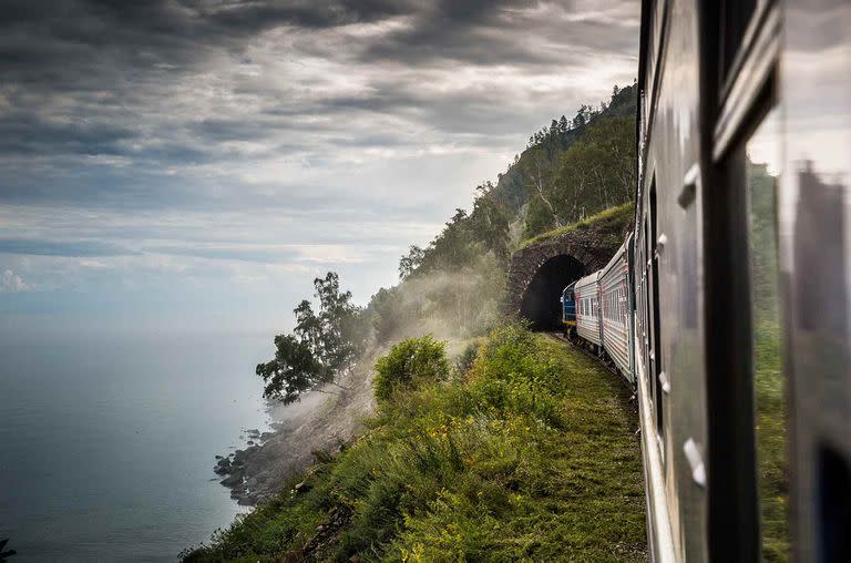 El Transiberiano es el más emblemático de los viajes en tren. Pero no es uno solo sino tres y hacen diferentes recorridos.