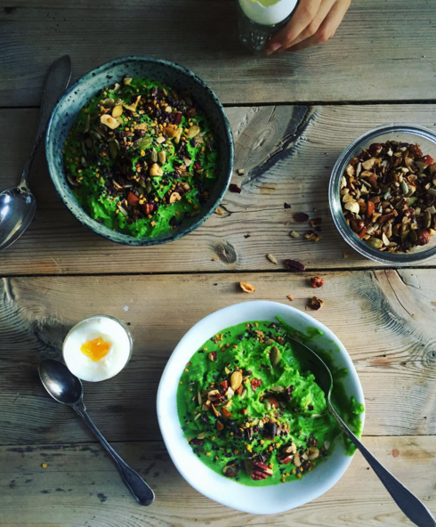 Tough time having kids eating their greens? Make smoothie bowls!