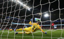 Soccer Football - Premier League - Manchester City v Manchester United - Etihad Stadium, Manchester, Britain - November 11, 2018 Manchester United's Anthony Martial scores their first goal from the penalty spot Action Images via Reuters/Jason Cairnduff