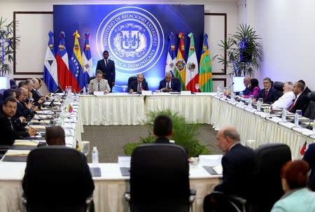 Delegates of President Nicolas Maduro's government and Venezuela's opposition coalition meet for a round of talks, in Santo Domingo, Dominican Republic January 12, 2018. REUTERS/Roberto Guzman