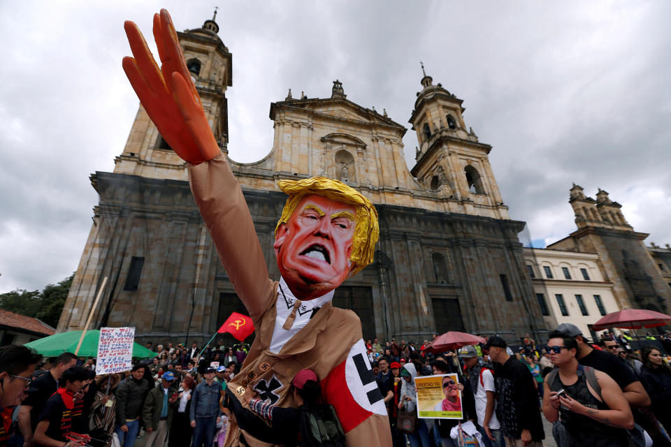 El mundo se burla de Trump a través del arte de protesta