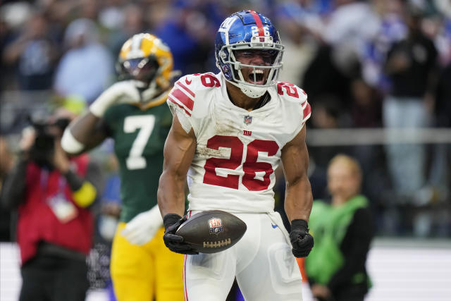 New York Giants' Saquon Barkley runs on the field before an NFL football  game against the Washington Commanders, Sunday, Dec. 4, 2022, in East  Rutherford, N.J. (AP Photo/John Minchillo Stock Photo - Alamy