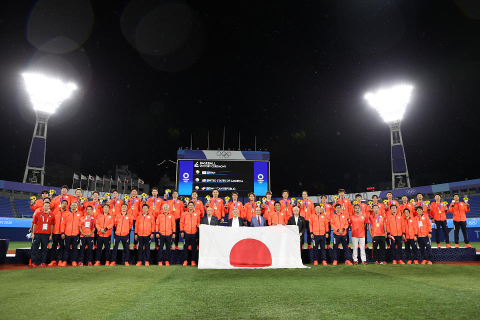 YOKOHAMA, JAPAN - AUGUST 07: Players and staffs of Team Japan poses during the gold medal game between Team United States and Team Japan on day fifteen of the Tokyo 2020 Olympic Games at Yokohama Baseball Stadium on August 07, 2021 in Yokohama, Kanagawa, Japan. (Photo by Koji Watanabe/Getty Images)