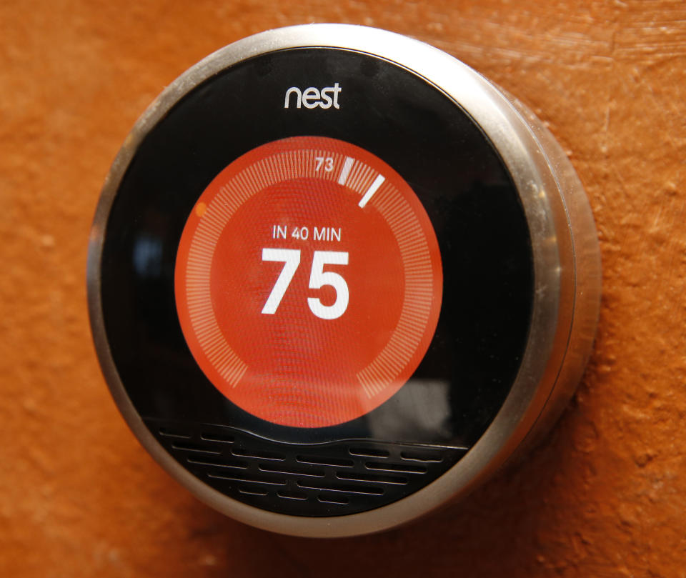 A Nest thermostat is installed in a home in Provo, Utah, January 15, 2014. Google Inc took its biggest step to go deeper into consumers' homes, announcing a $3.2 billion deal January 13, 2014 to buy smart thermostat and smoke alarm-maker Nest Labs Inc, scooping up a promising line of products and a prized design team led by the "godfather" of the iPod. REUTERS/George Frey  (UNITED STATES - Tags: BUSINESS SCIENCE TECHNOLOGY)