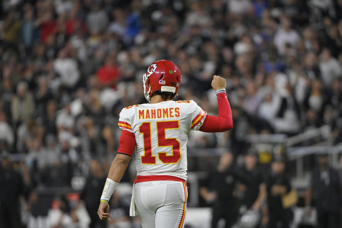 Chiefs vs. Raiders Week 18 game flexed to Saturday afternoon