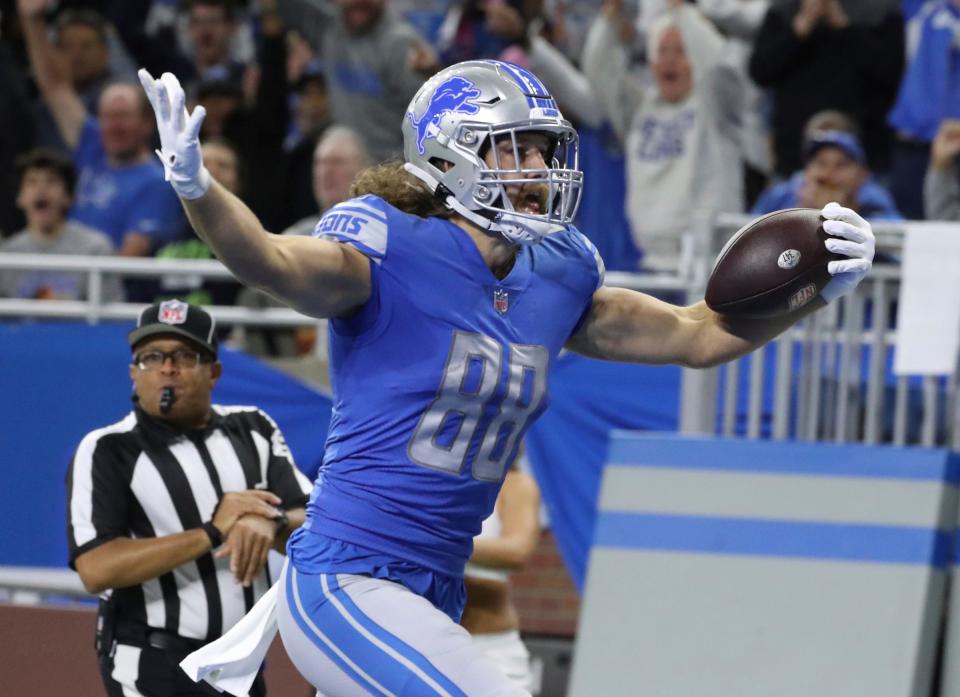 Detroit Lions tight end T.J. Hockenson scores a touchdown against the Seattle Seahawks during the first half at Ford Field, Oct. 2, 2022.