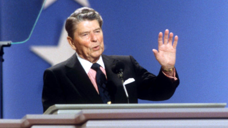 RONALD REAGAN GEORGE BUSH GALA LUNCHEON FOR THE PRESIDENTIAL ELECTION CAMPAIGN, AMERICA - 1992.