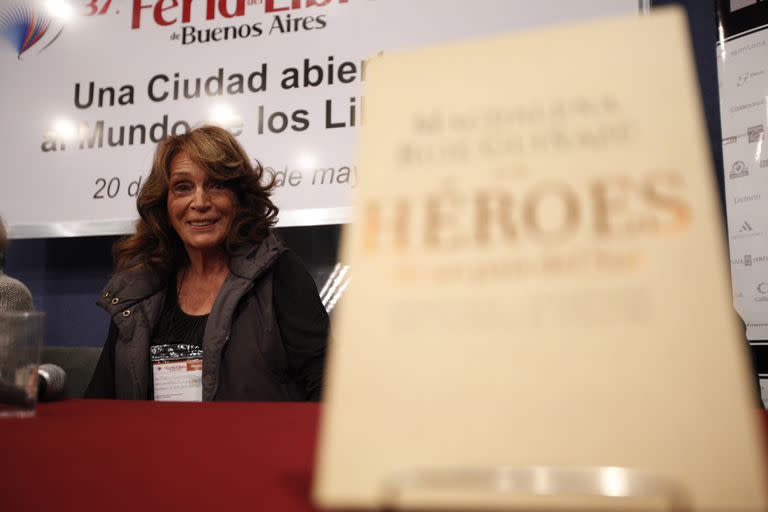 La presentación de su libro "Héroes" en la Feria del Libro, el 28 de abril de 2011