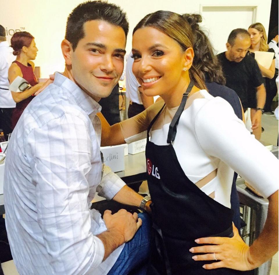 <p>The former "Desperate Housewives" co-stars reunited at an event on Aug. 22, 2015 and Longoria <a href="https://instagram.com/p/6tVF8mCGvA/?taken-by=evalongoria">shared this pic</a>&nbsp;with all her followers. She added a perfect caption: "Look who I ran into today! My favorite gardner!!!!"&nbsp;</p>