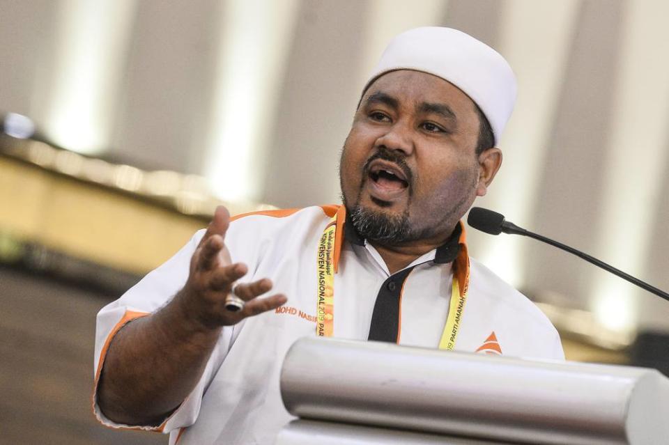 Kedah delegate Nasir Zakaria speaks during the 2019 Amanah Convention in Shah Alam December 7, 2019. ― Picture by Miera Zulyana