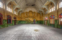 <p>An interior view of the rooms of an abandoned hospital which treated Adolf Hitler. (Roman Robroek/Caters News)</p>