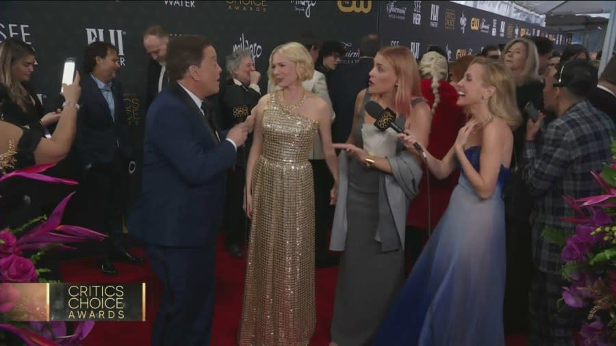 Jessica Holmes and Sam Rubin speaking with Michelle Williams and Busy Philipps on the red carpet. (KTLA)