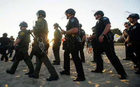 Police officers separate demonstators during an America First rally in Laguna Beach, California, U.S., August 20, 2017.REUTERS/Sandy Huffaker