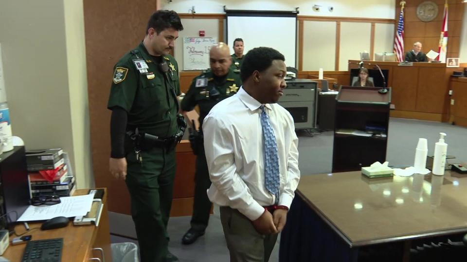 <div>Nyquan Priester enters a Sarasota courtroom.</div>