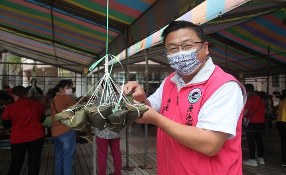 ▲魚池鄉農會五月五慶端午粽葉飄香活動,鄉長劉啟帆也來參加。（圖／記者石振賢攝.2023.06.09.）