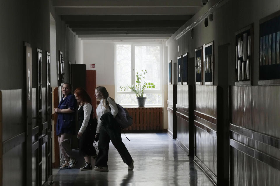 Children walk in the corridor of Primary School number 223 in Warsaw, Poland, Wednesday April 3, 2024. Poland's government has ordered strict limits on the amount of homework that teachers can impose on the lower grades, starting in April. (AP Photo/Czarek Sokolowski)