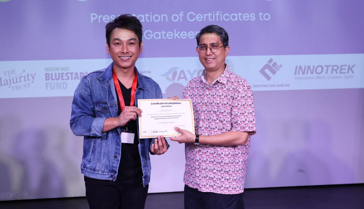 "Ah Boys to Men 4" actor Ryan Lian (left) receives his certificate of completion for QPR Gatekeeping from Minister of State Muhammad Faishal Ibrahim. (PHOTO: CLA)