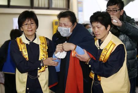 Family members of a passenger who died in the TransAsia Airways plane crash cry at a funeral parlour in Taipei February 5, 2015. REUTERS/Stringer