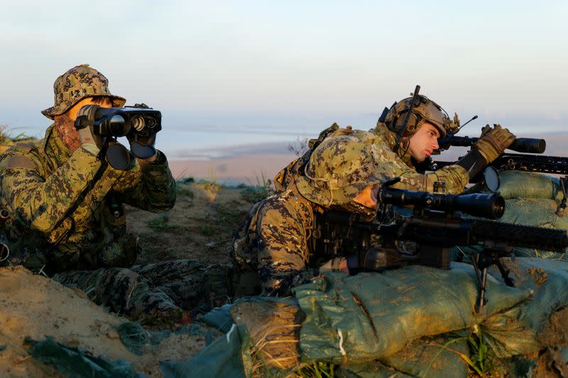 Members of South Korea and U.S. Special forces take part in a joint military exercise conducted by South Korean and U.S. special forces troops at Gunsan Air Force base in Gunsan