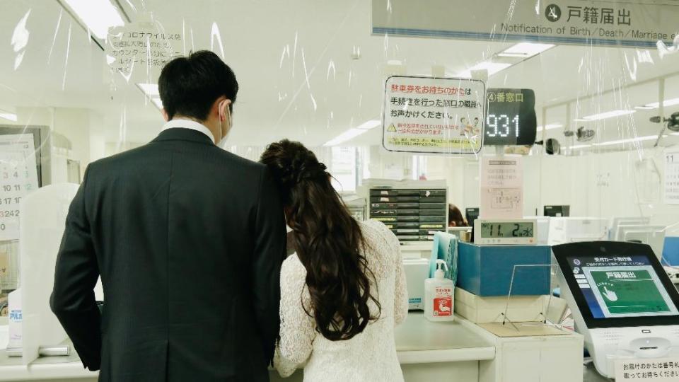 鄭家純與老公登記結婚。（圖／千巡影世提供）