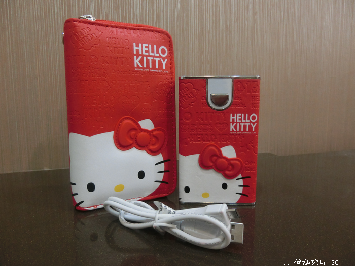 太可愛啦！Hello Kitty 皮革壓紋 7800mAh 限定款行動電源 ，好萌啊........