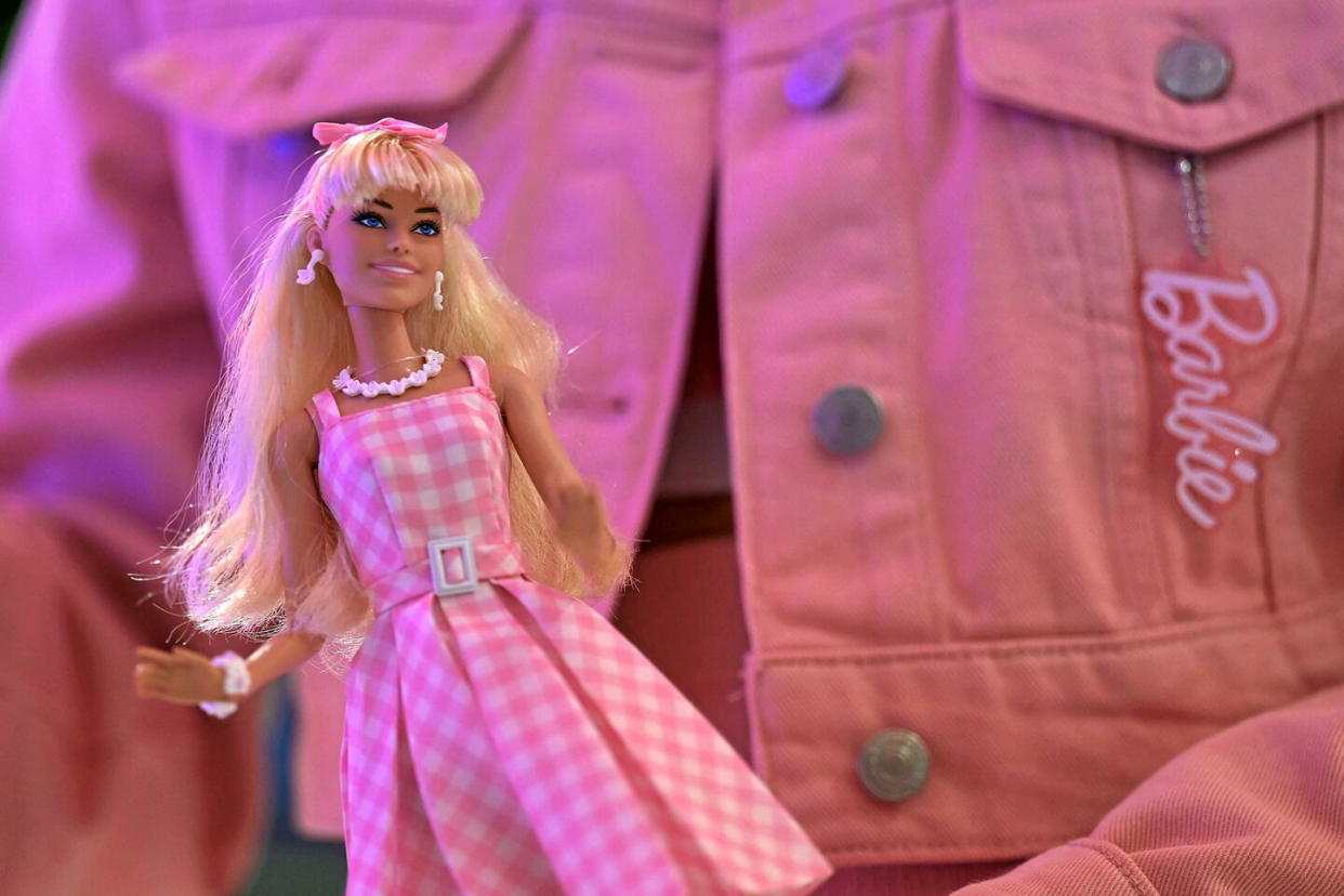 Mattel a sorti une nouvelle collection de poupées inspirées du film qui coûtent en moyenne entre 49 et 99 euros.   - Credit:JAM STA ROSA / AFP