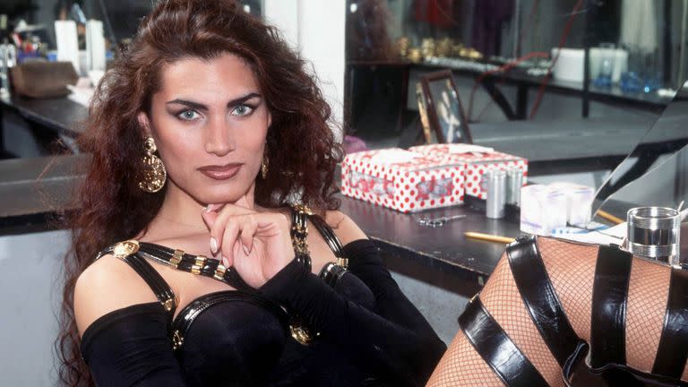 Cris Miró fue la primera vedette transexual del país; murió el 1° de junio de 1999