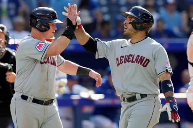 Guardians' Kole Calhoun makes diving catch vs. Blue Jays (video) - Sports  Illustrated