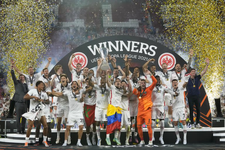 Eintracht Frankfurt de Alemania es el vigente ganador de la Europa League, tras vencer en la final a Rangers de Escocia