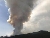 <p>A gigantic plume of smoke rises as the 416 Fire burns near Durango, Colo., Wednesday, June 13, 2018. (Photo: Jerry McBride/The Durango Herald via AP) </p>