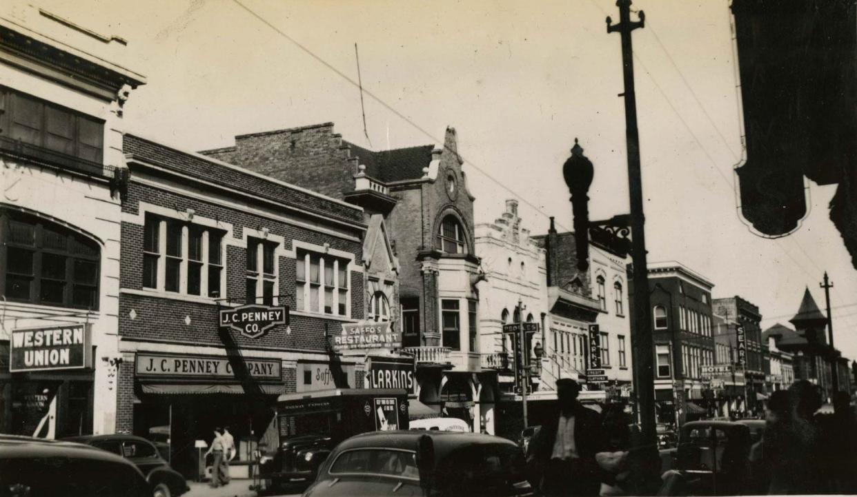 North Front Street in 1945. Note the sign for Saffo's restaurant.