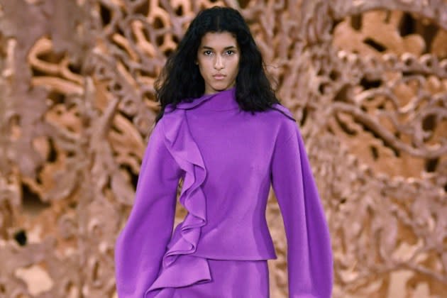 Tory Burch's Spring 2024 Collection Offers a Sense of Ease - V Magazine