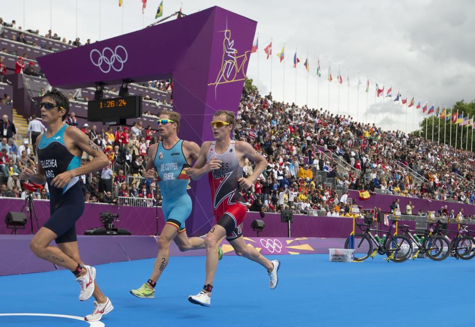 Canada's Kyle Jones competes in the men's triathlon at the 2012 London Olympics, August 7, 2012. Jones placed 25th. THE CANADIAN PRESS/HO, COC - Jason Ransom