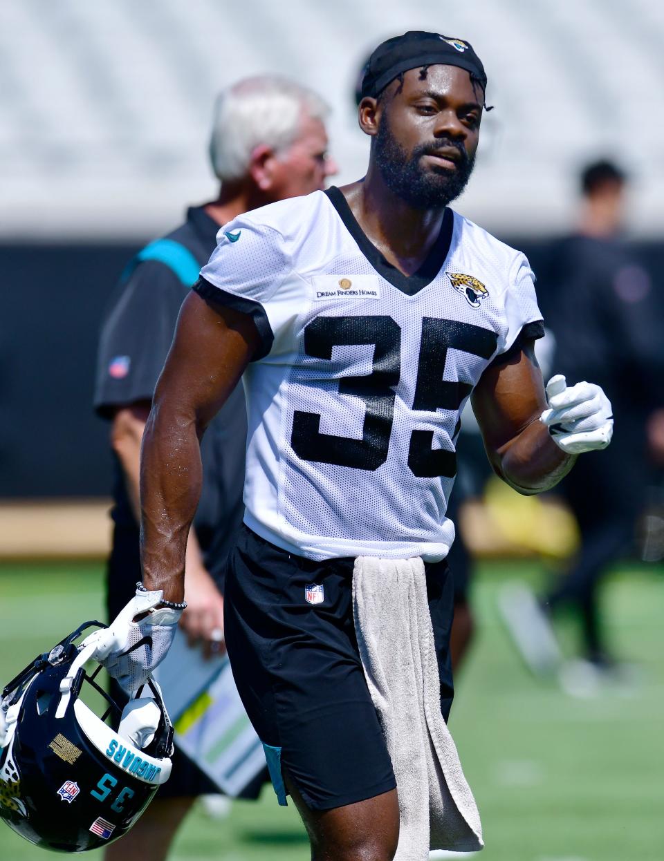 Jacksonville Jaguars safety Ayo Oyelola (35) runs to the sidelines at the end of the Jaguars minicamp session at TIAA Bank Field in Jacksonville, FL Wednesday, June 15, 2022.