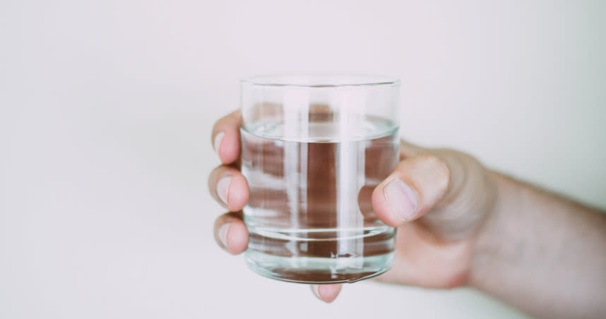 喝水過量可能會造成「水中毒」。（示意圖／翻攝自pexels）
