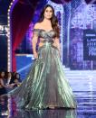 <p>Kareena Kapoor Khan walks the ramp at LFW Finale </p>