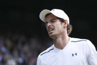 <p>2016 aura été sans conteste la meilleure année de sa carrière. Et alors que se profilait un nouveau duel Djokovic – Murray au sommet en 2017, la vérité a été tout autre. Comme son rival, il connait une importante baisse de régime cette année. Avec un seul titre et une demi-finale perdue à Roland-Garros, Andy Murray vit une saison cauchemardesque. Handicapé par une blessure à la hanche, le Britannique perd face à Sam Querrey en quart de finale de Wimbledon, où il était tenant du titre. C’est son dernier match en compétition, puisqu’après une pause, le double champion olympique déclare forfait mi-octobre pour le reste de la saison. 16e du classement ATP Andy Murray termine sa saison hors du top 10 pour la première fois depuis… 2007. Reviendra-t-il au plus haut niveau en 2018 ? (<em>Photo AFP</em>) </p>