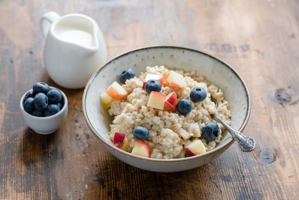 7) Oatmeal With Fruit
