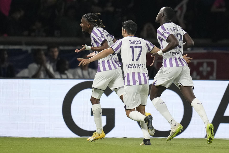 Toulouse's Yann Gboho, left, celebrates after scoring his side's second goal during the French League One soccer match between Paris Saint-Germain and Toulouse at the Parc des Princes stadium in Paris, Sunday, May 12, 2024. (AP Photo/Christophe Ena)
