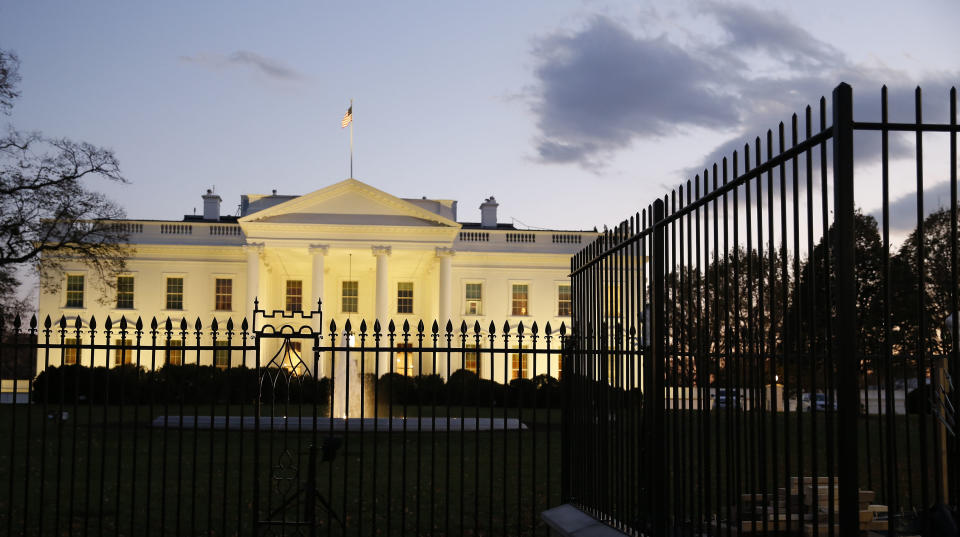 A fence is seen surrounding the White House in Washington before U.S. President Barack Obama speaks to the nation live on television about relaxing U.S. immigration policy, November 20, 2014. REUTERS/Larry Downing (UNITED STATES - Tags: POLITICS SOCIETY IMMIGRATION)