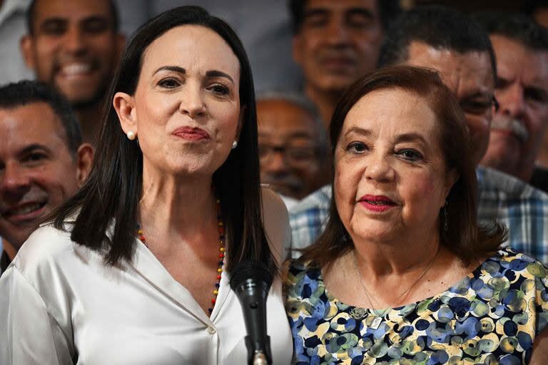 María Corina Machado y su primera sustituta como candidata presidencial, Corina Yoris. Ambas fueron bloqueadas por el chavismo 