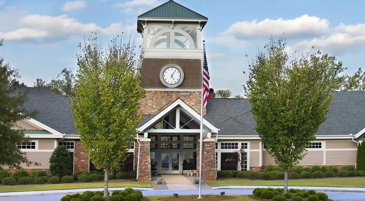 <p>This Del Webb retirement home is the Village at Deaton Creek in Hoschton, Georgia. It has a 35,000 square-foot clubhouse that is the center of the community.</p><p><br></p><p>This 55+ community has many amenities to keep residents busy, including a state-of-the-art fitness center, an indoor and outdoor pool, tennis courts and a walking trail.</p><p><br></p><p>The facility offers a variety of recreational activities and amenities for residents, including a spacious swimming pool with a resort-style bathhouse and an art room. Residents can also participate in organized day trips to Atlanta's downtown area.</p><p><br></p><p>It has around 1,100 houses costing anywhere from the upper $200,000s to the mid $600,000s.</p><span class="copyright"> Village at Deaton Creek / YouTube </span>