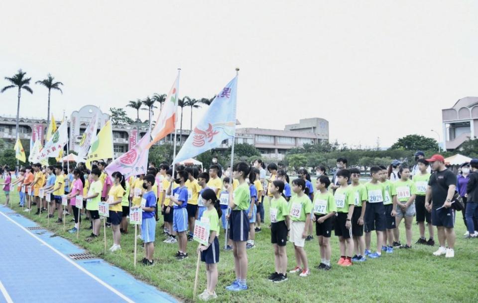 清水區昨日於清水國中舉辦台中市清水區一一二年度全區運動大會熱鬧登場。（記者陳金龍攝）