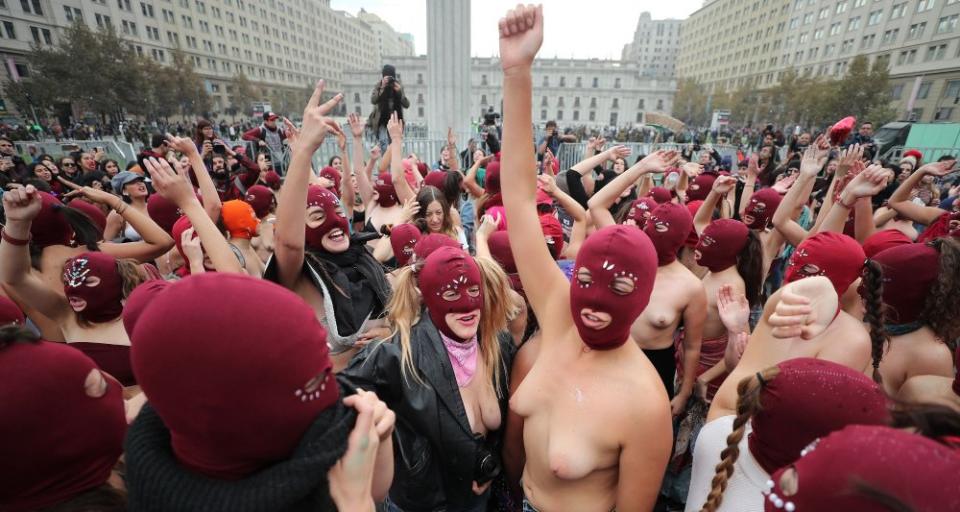 <p>Dès lors, la machine était lancée et tout est allé très vite. Désormais, les manifestations font partie du quotidien du pays. Crédit photo : Pinterest </p>