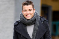 <b>Joe McElderry (21)</b><br><br>Anders als seine Vorgänger, erreichte Joe mit seiner Debütsingle nicht die begehrte Position der Weihnachts-Nummer-Eins in Großbritannien. Eine Anti-X-Factor-Aktion schaffte es, den „Song Killing In The Name“ von „Rage Against the Machine“ vor ihm an die Spitze zu bringen. Allerdings erreichte er dann in der Woche darauf trotzdem noch Platz 1 der UK-Charts. Im Juli 2010 gab McElderry bekannt, dass er schwul sei, dankte seinen Fans und ist der Musik treu geblieben. In Deutschland kennen ihn nicht besonders viele.