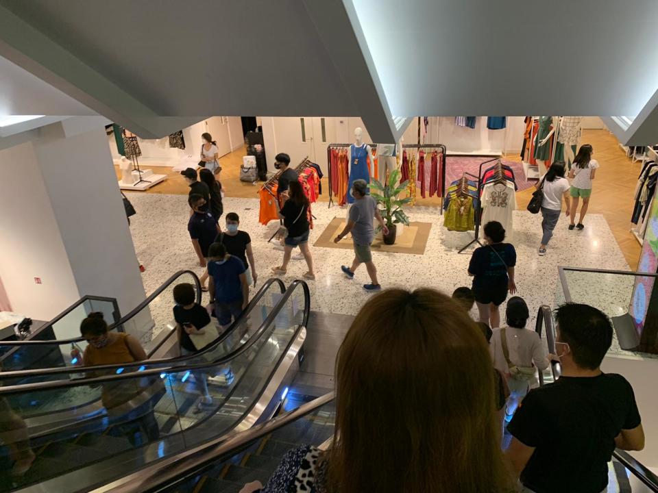 Hordes of customers queued up to shop at Robinsons yesterday (30 Oct). (PHOTO: Yahoo Lifestyle SEA)