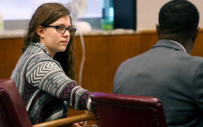 Anissa Weier passes a note to defense attorney Joseph Smith Jr. during closing arguments - Pool Milwaukee Journal-Sentinel