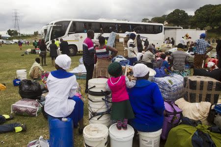 Foreigners from Zimbabwe wait to leave on a bus home, from a camp for those affected by anti-immigrant violence in Chatsworth, north of Durban April 19, 2015. REUTERS/Rogan Ward