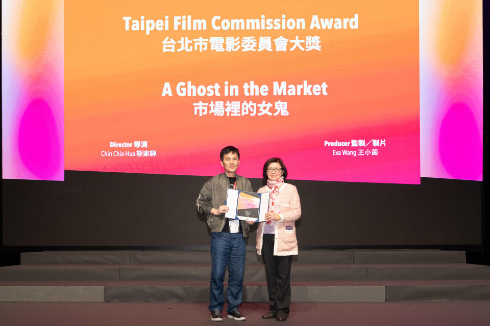 《市場裡的女鬼》導演靳家驊（左起）與台北市電影委員會饒紫娟總監。（圖／香港亞洲電影投資會提供）