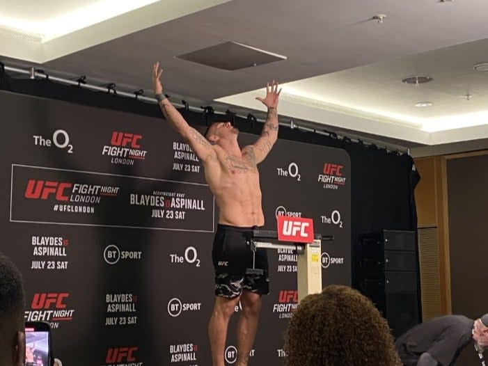 Tom Aspinall makes weight ahead of his UFC London main event against Curtis Blaydes (The Independent)